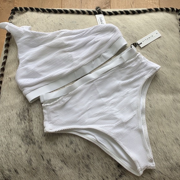 🔥 Clearance NWT Vitamin A Two Piece Swimsuit - Picture 4 of 14